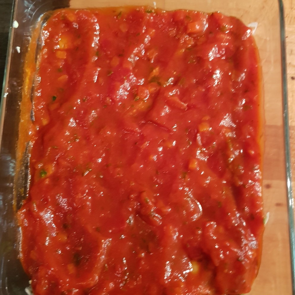on recouvre de sauce tomate